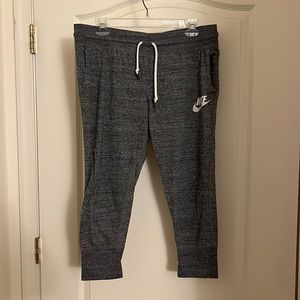 Heather gray Nike cropped joggers
